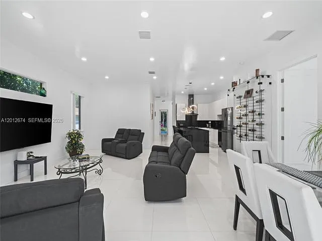 4 bed, 3.0 bath, $5,999 — Photo 4