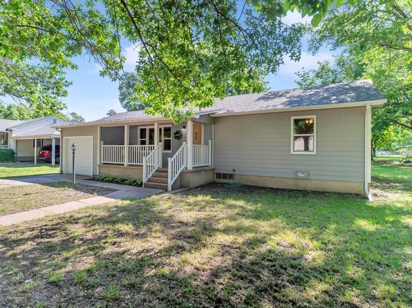 218 N Locust St, Whitewater, KS 67154