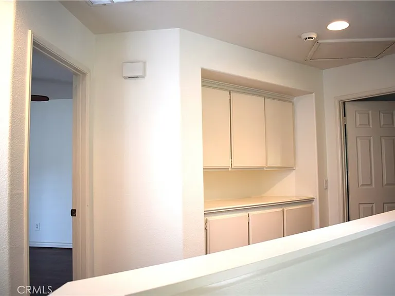 717 S Glenhurst Dr — Photo 14