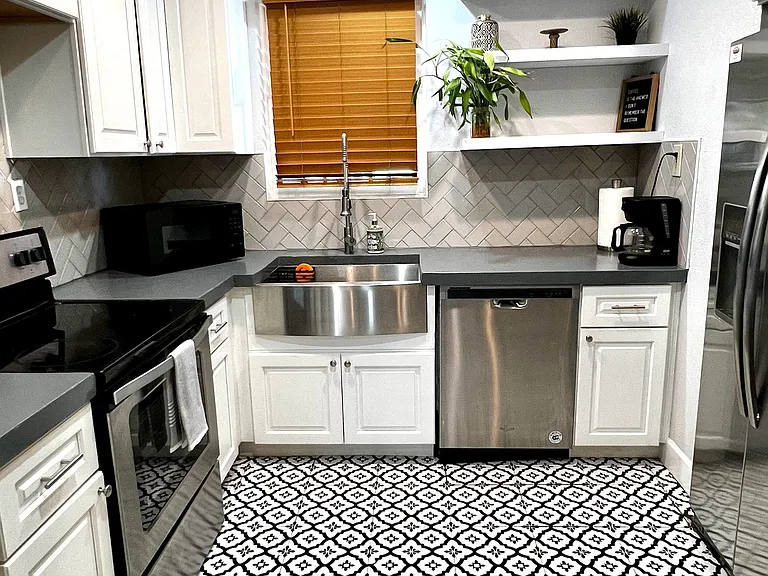9814 N 2nd Pl — Photo 3