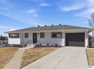 102 Crestridge Dr, Bellevue, NE 68005