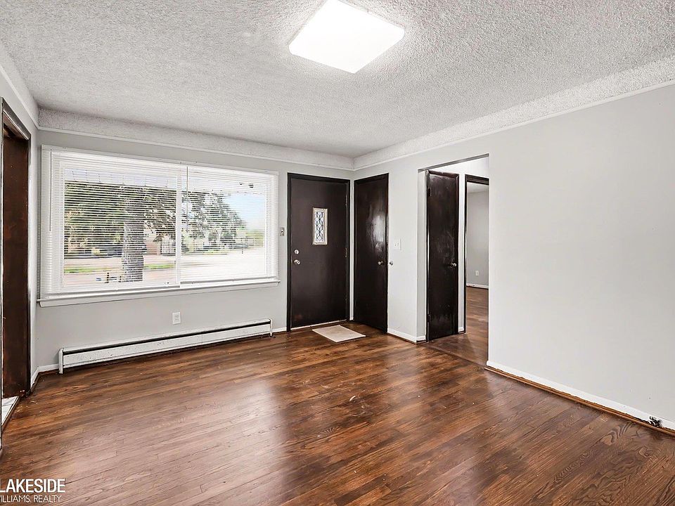 245 N Broadway St, photo 7