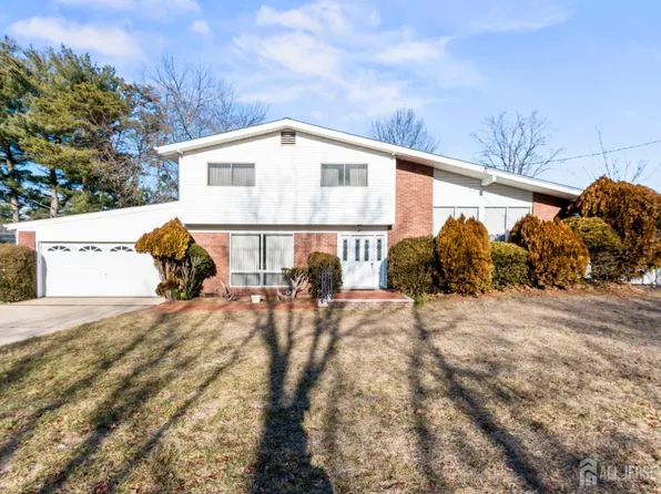 33 Whitehall Rd, East Brunswick, NJ 08816