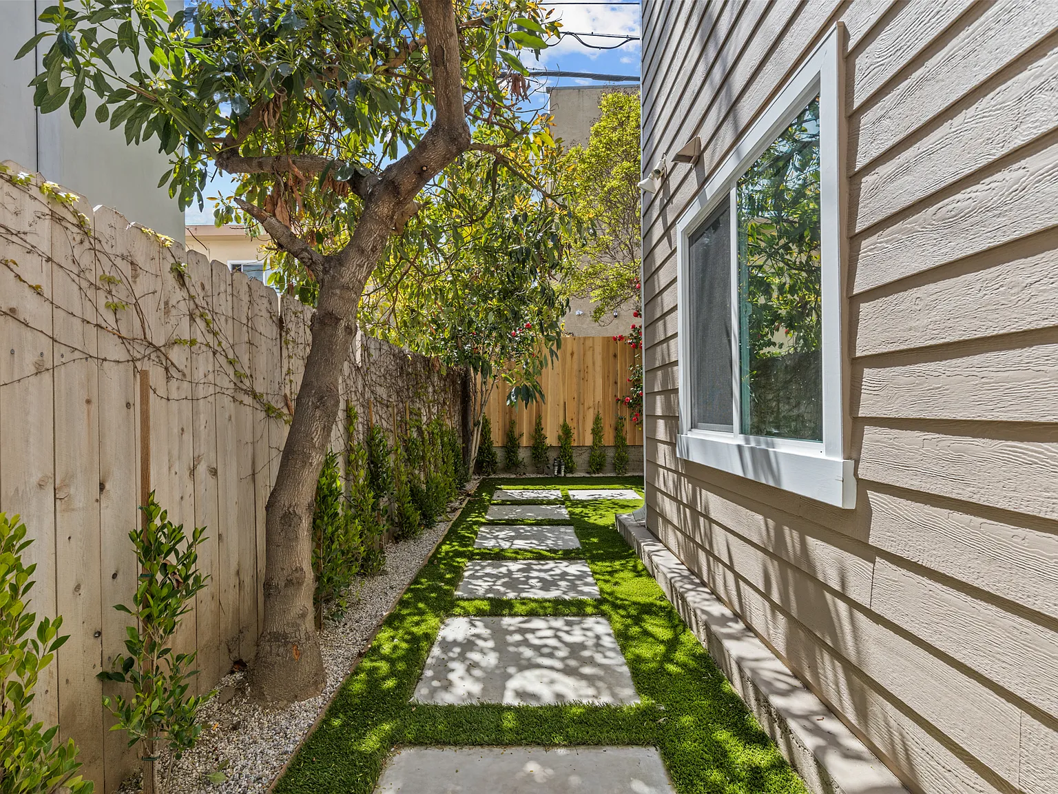 2 bed, 1000 sqft, $3,995 — Photo 3
