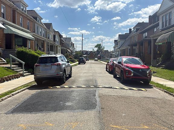 5th image of 321 Russellwood Ave