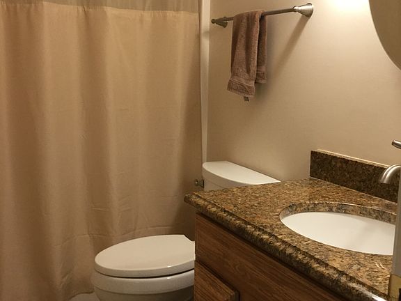 Bath between 2 bedrooms