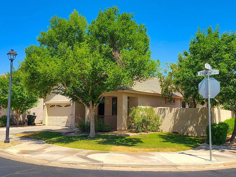 2634 E Fremont Rd — Photo 2