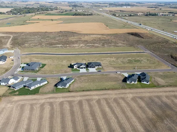 603 Turtle Creek Dr, Hartford, SD 57033