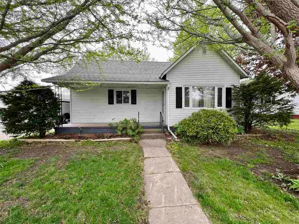 114 S Highland St, North English, IA 52316