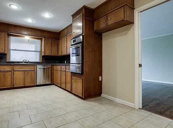 4th image of 4912 Overton Ave