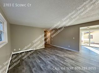 2703 E Scenic Ct, Sioux Falls, SD 57103
