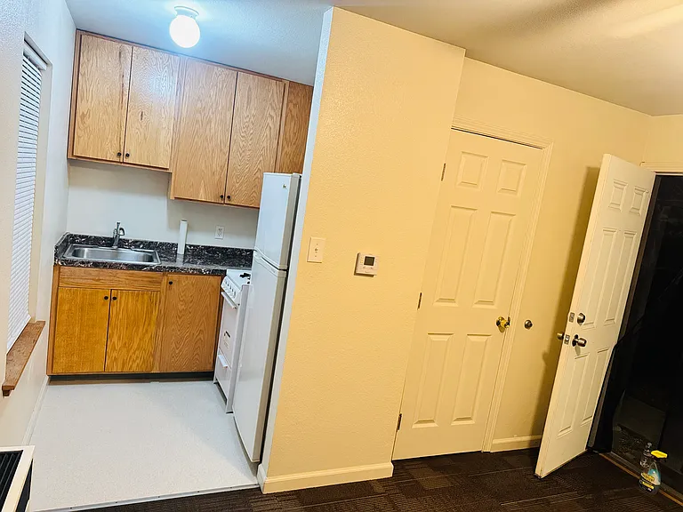 1293 Clover Dr #C — Photo 6