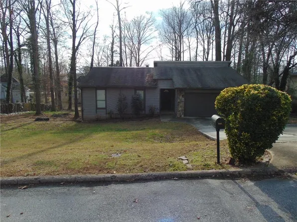 3321 Border Dr, Stone Mountain, GA 30087
