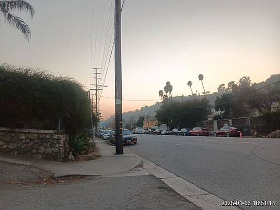 Exterior Neighborhood (street photo)