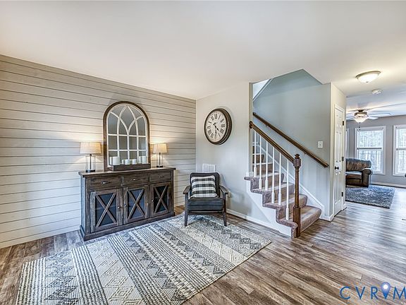 4th image of 2024 Walnut Tree Pl