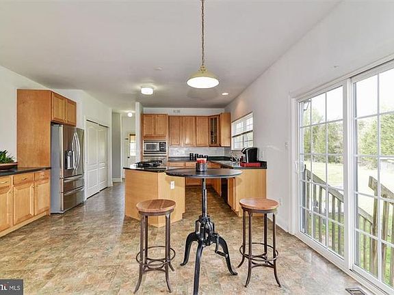 5th image of 101 Saint Anthony Ln