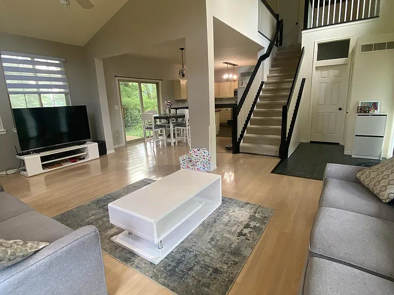 5628 Versailles Ave — Photo 5