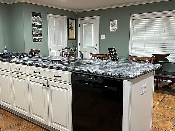 4th image of 630 Cleveland Rd