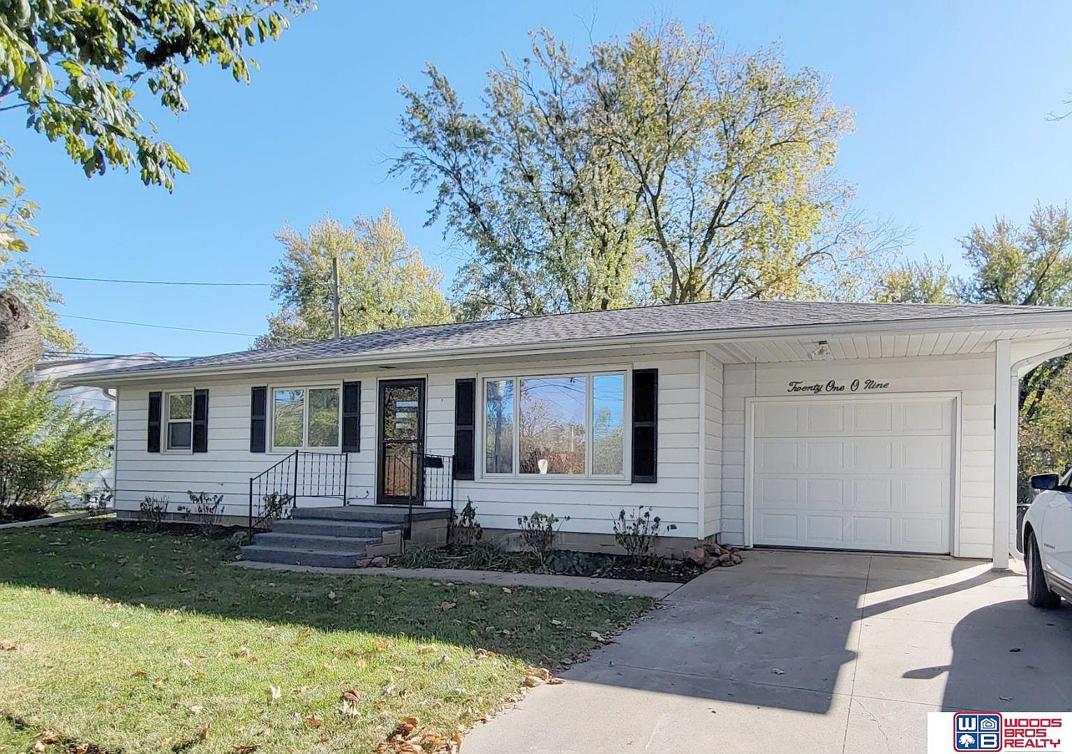 2109 Lincoln St Beatrice NE 68310 Zillow