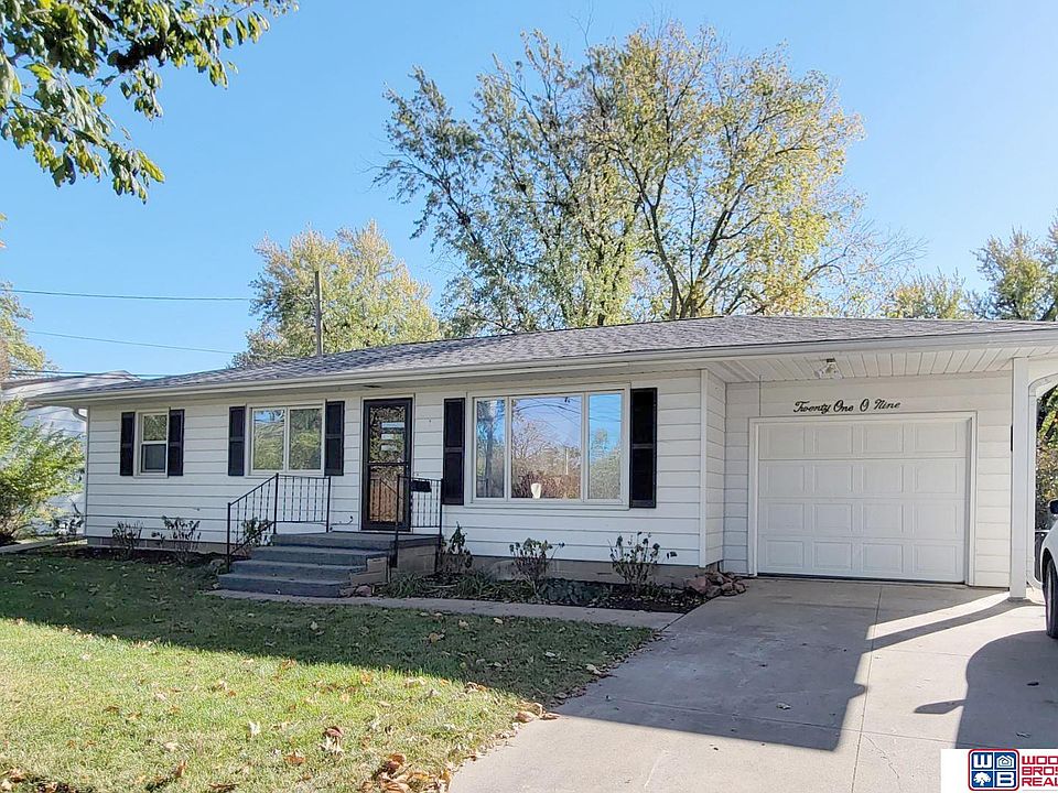 2109 Lincoln St Beatrice NE 68310 Zillow