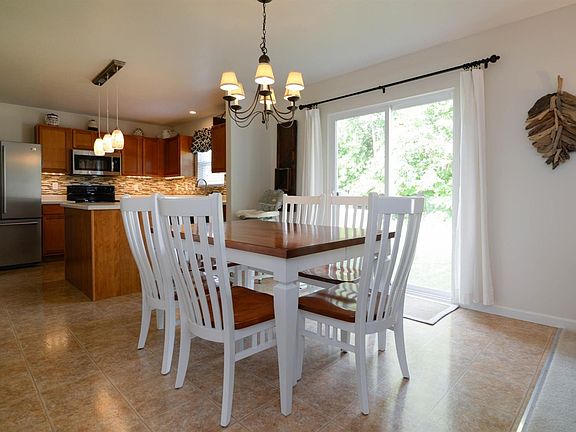 4th image of 965 Primrose Ln