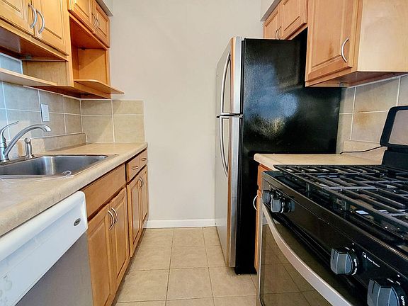 4th image of 515 Anderson Ave APT 6A