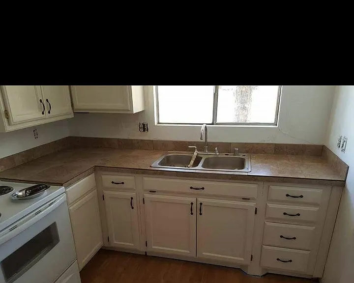 312 Grove St NE #B — Photo 2