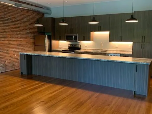 110 S Iowa Ave, Washington, IA