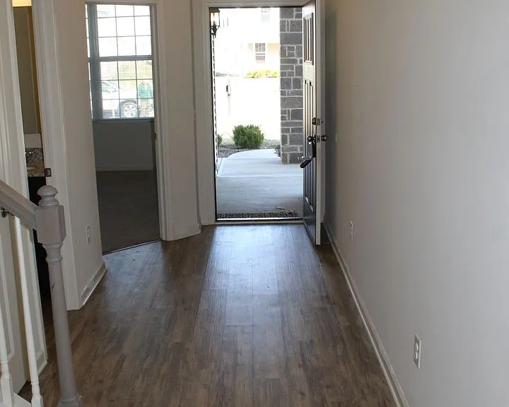 1390 Sarah Way — Photo 3