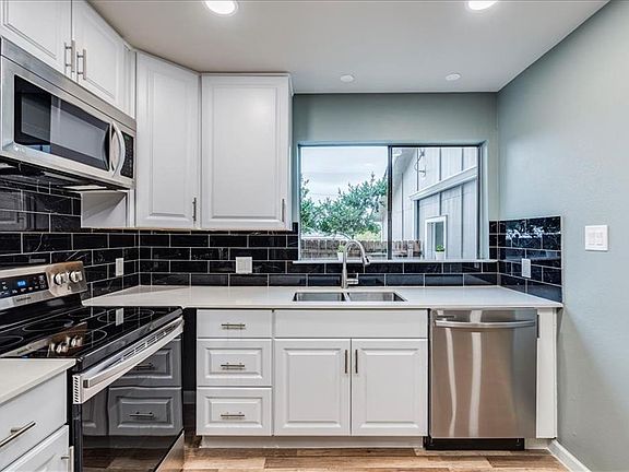 3rd image of 1701 Timberwood Dr