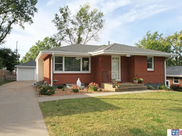 7611 Fairfax Ave, Lincoln, NE 68505