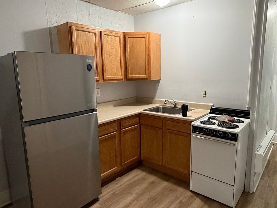 2nd image of 2631 Peach St #3