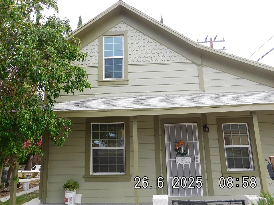 211 E 9th St
