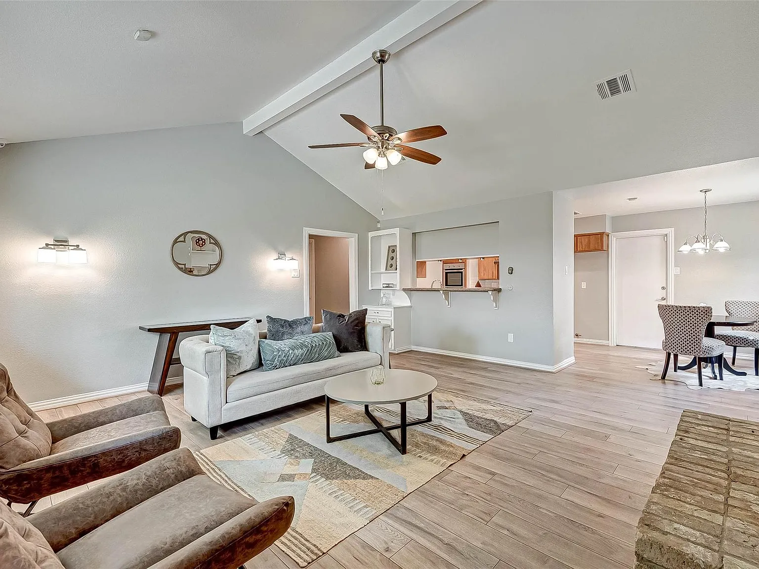 3 bed, 2.0 bath, 1310 sqft, $2,150 — Photo 4