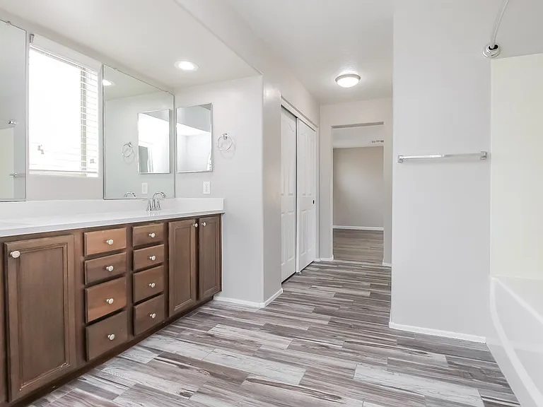3348 E Franklin Ave — Photo 11