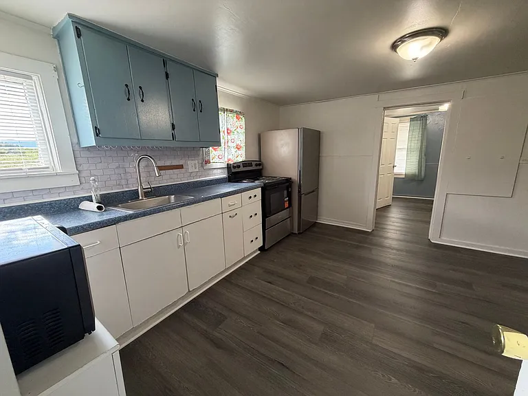 785 Park Hill Ln — Photo 9