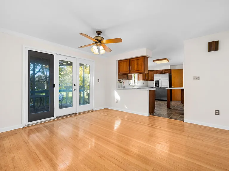 326 Cadman Dr — Photo 9