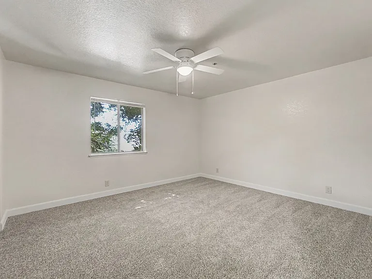Melton Drive Apartments — Photo 41