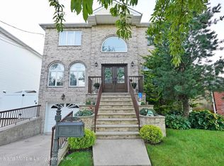 255 8th St, Staten Island, NY 10306