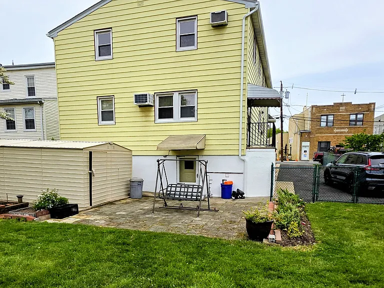 648 Milton Ave — Photo 4