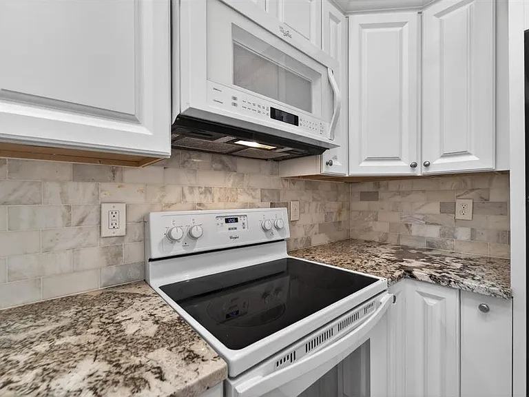 658 Green Valley Rd #B3 — Photo 3