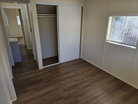 5th image of 3221 Lincoln Ave #A