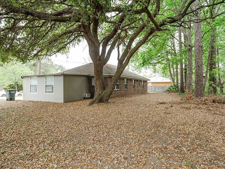 65 Angie St — Photo 16
