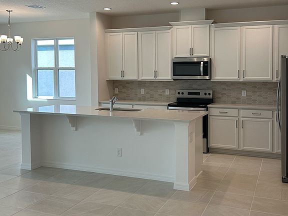 Modern Open-Concept Kitchen in Central Florida Home