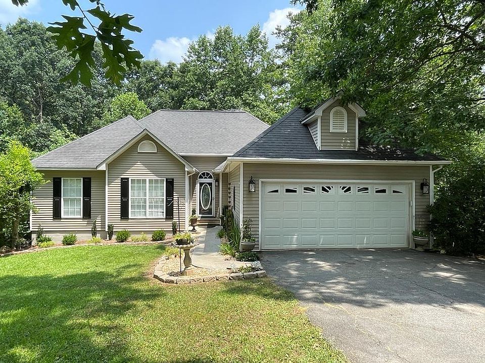 1st image of 820 Harvey Fields Dr