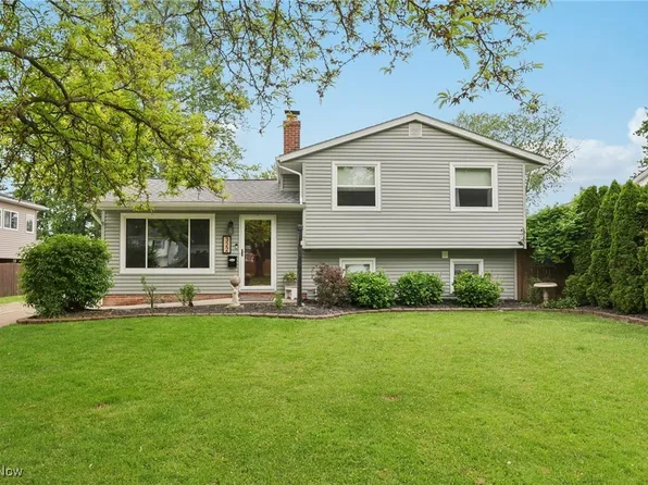 322 Bayshore Dr, Eastlake, OH 44095