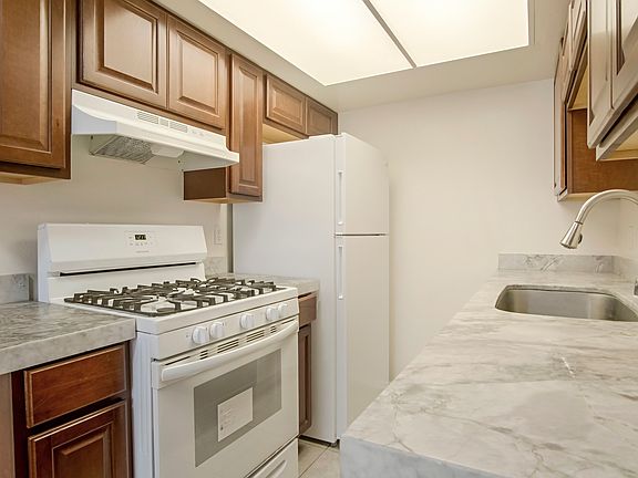 3rd image of 112 W Acacia Ave APT 102