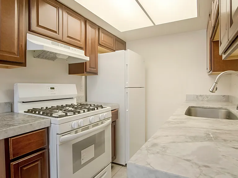 112 W Acacia Ave #102 — Photo 3