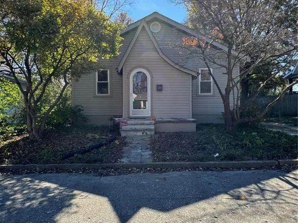 114 S 37th St, Belleville, IL 62226