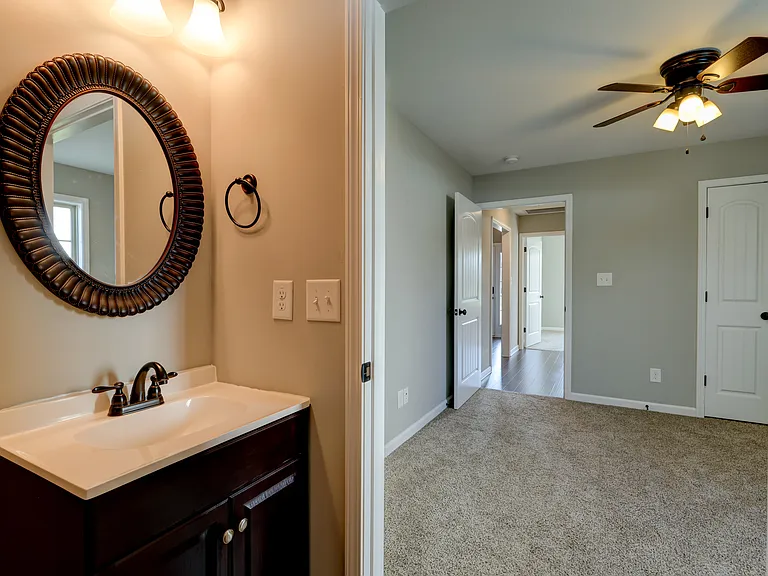 1008 Meadowview Ln — Photo 37